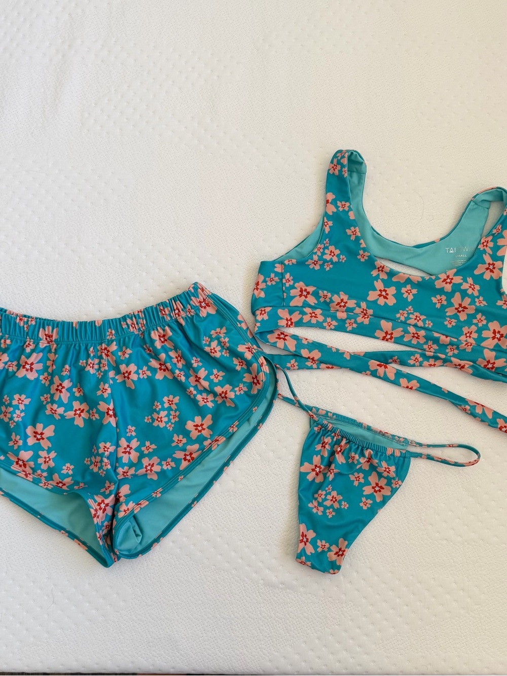 Tai Swim Set - Picture 1 of 6
